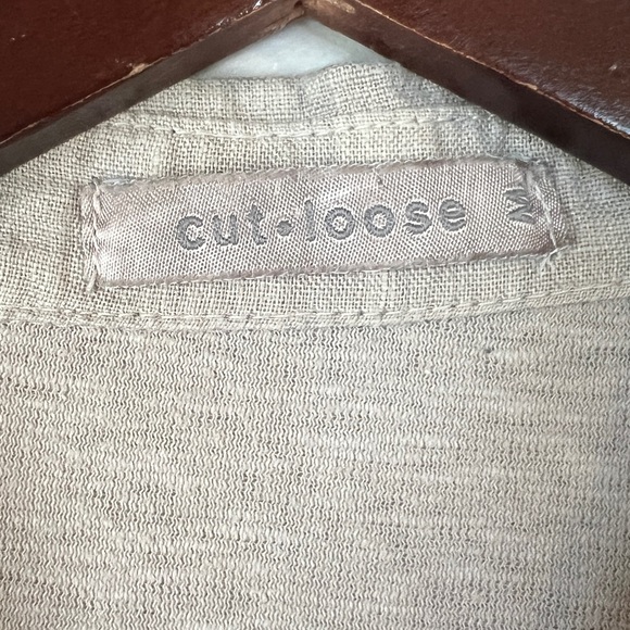 CUT LOOSE Women's Beige 100% Linen Tunic Length Button Down Shirt Size M - Picture 3 of 4